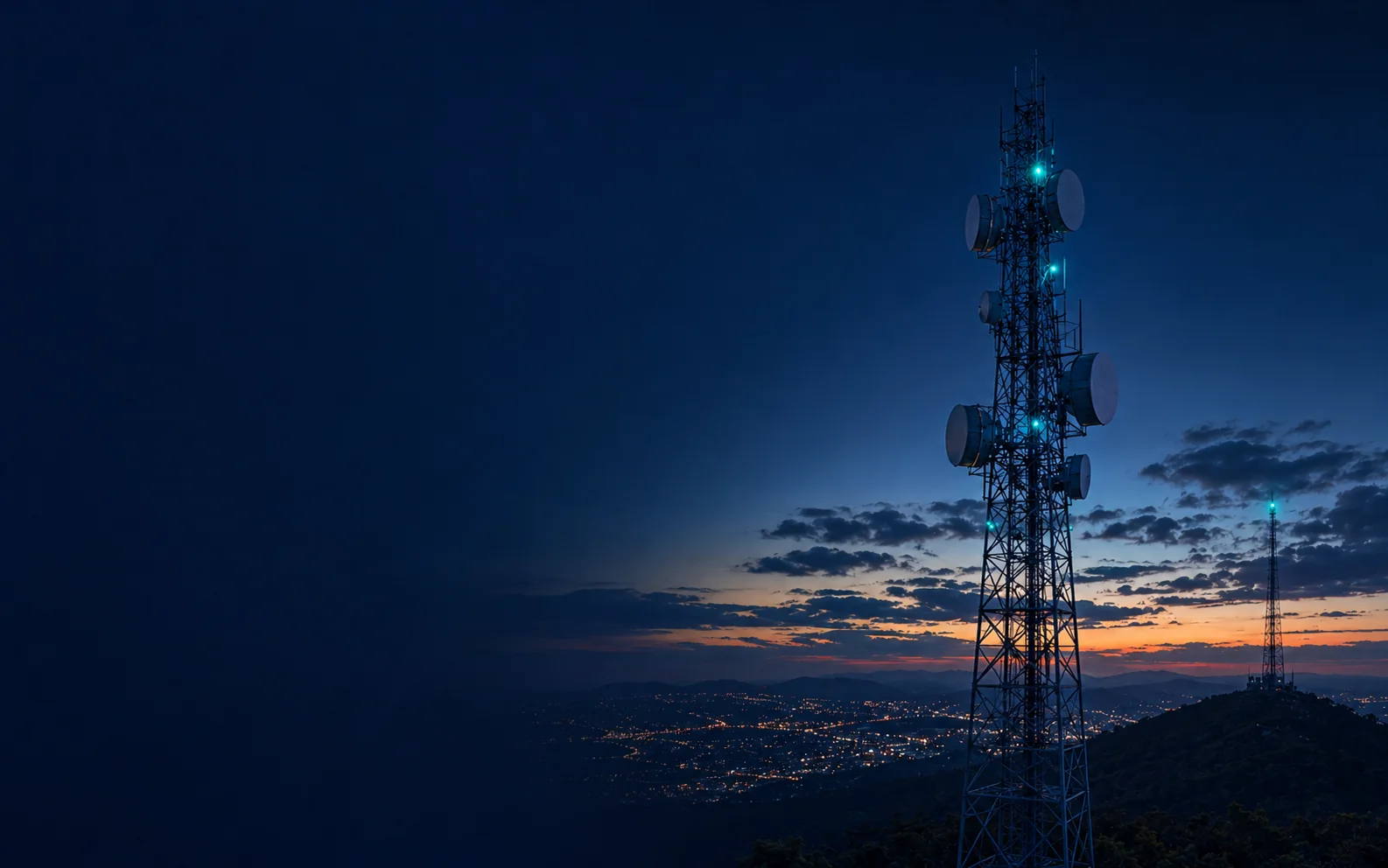 Torres de comunicação e radioenlace em ambiente externo